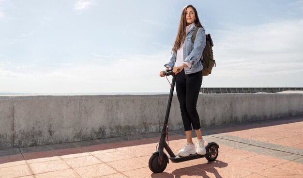 Estas son las nuevas multas por obstruir carriles con vehículos eléctricos en Neza. Foto: Freepik