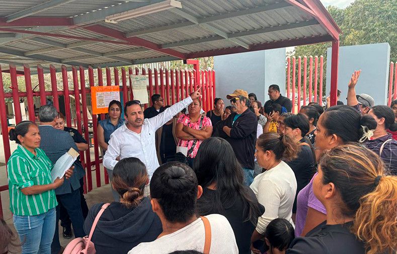 Manifestación en la Escuela Secundaria 'Enrique Guerrero Montaño'. Fotografías: Irving Thomas.