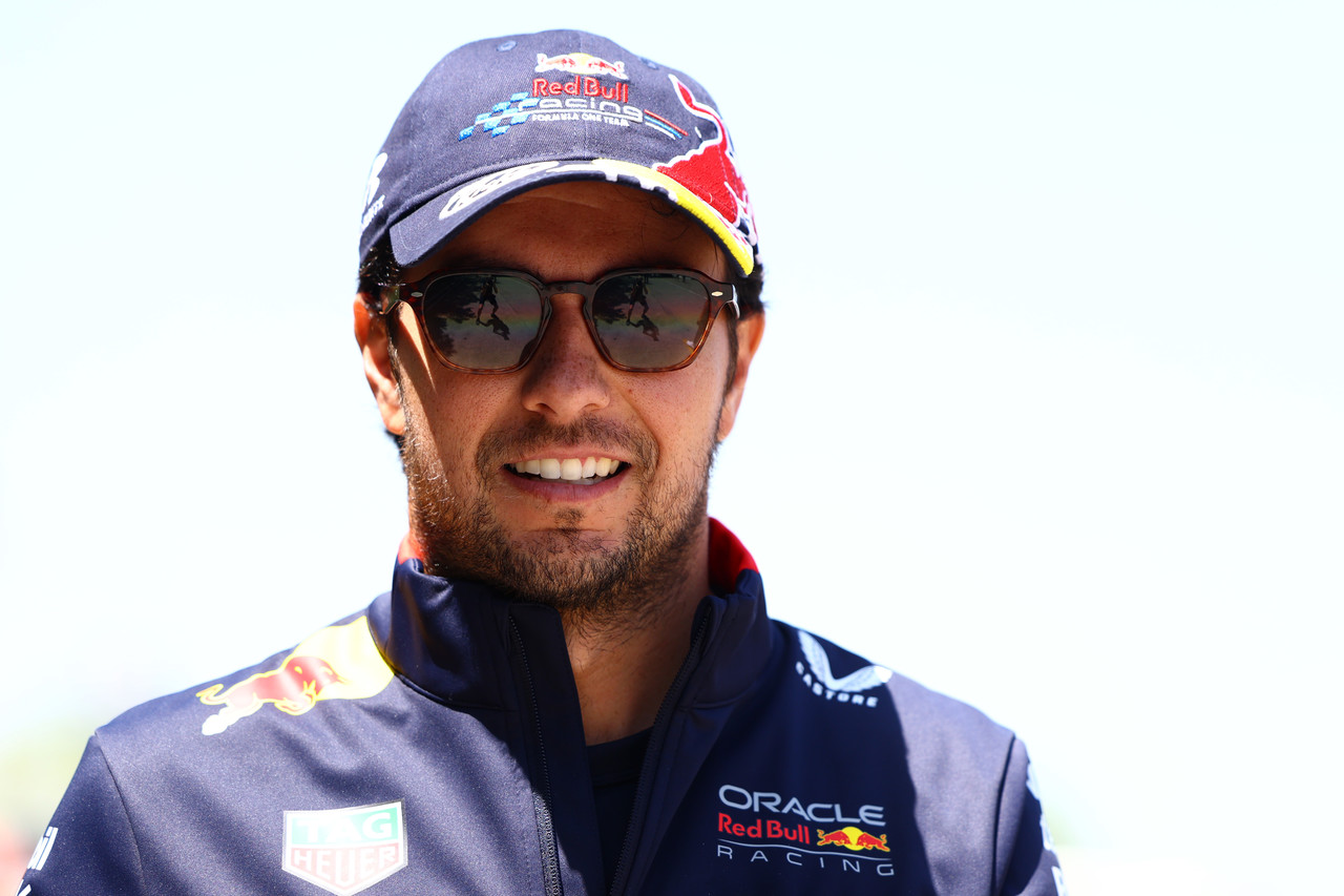 Carlos Sainz se aleja de Red Bull, 'Checo' Pérez sería renovado