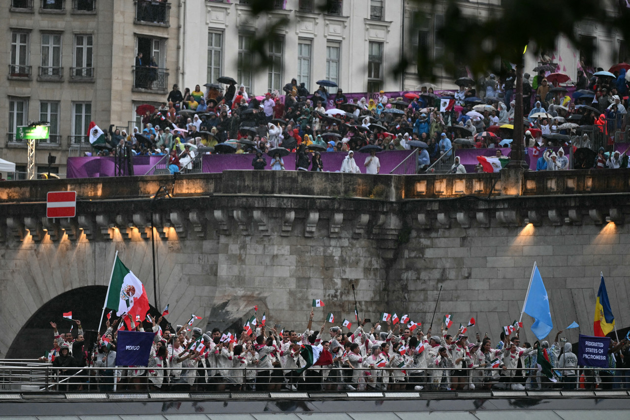 Mexicanos cantan el Cielito Lindo durante desfile en Inauguración de París 2024
