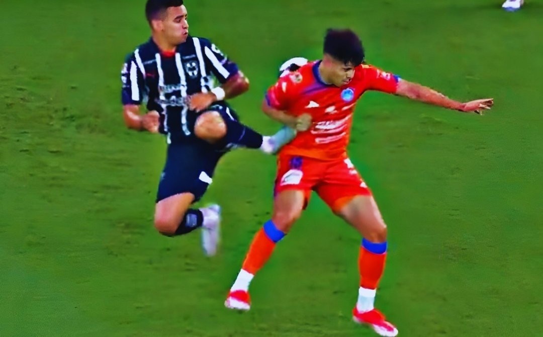 Rojas golpean a Rayados para el juego ante Chivas