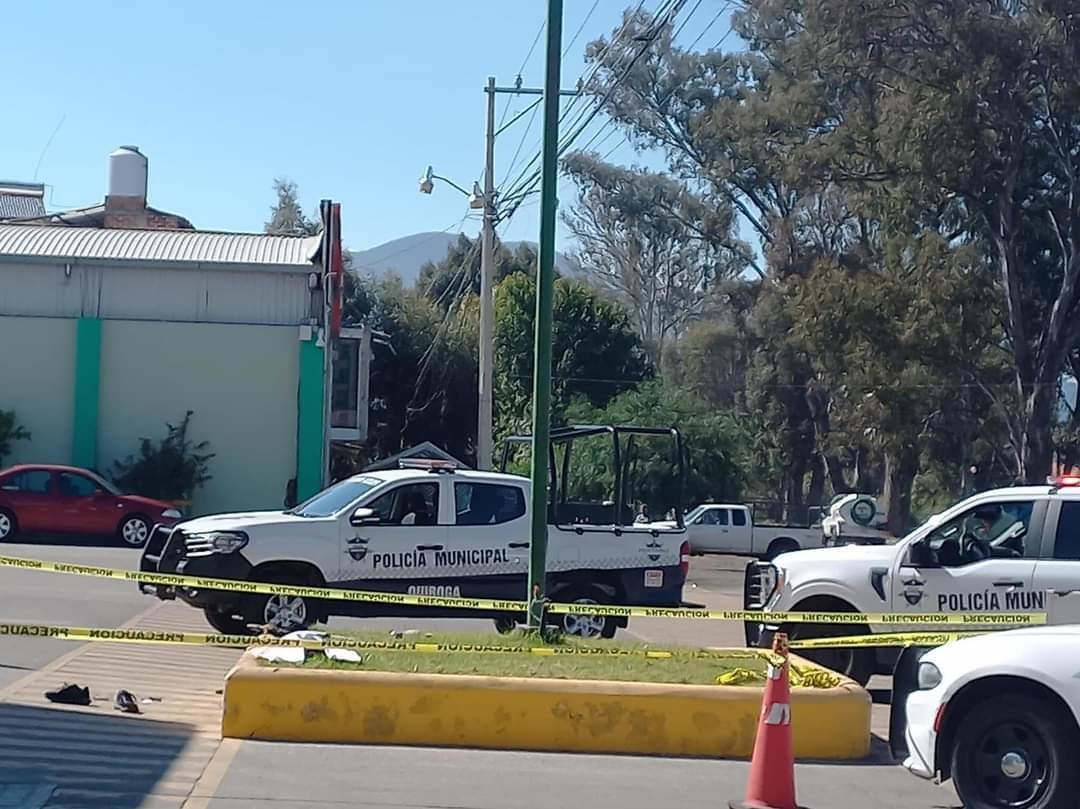 La cabeza fue dejada sobre una jardinera Foto: Charro Negro