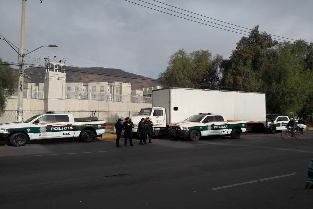 Las autoridades resguardan la zona donde se hizo el hallazgo. Foto: Especial / Posta CDMX