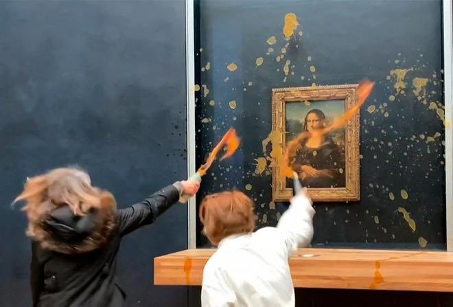 Sopa sobre el cuadro de la Mona Lisa en Francia | Fuente: @EndWokeness
