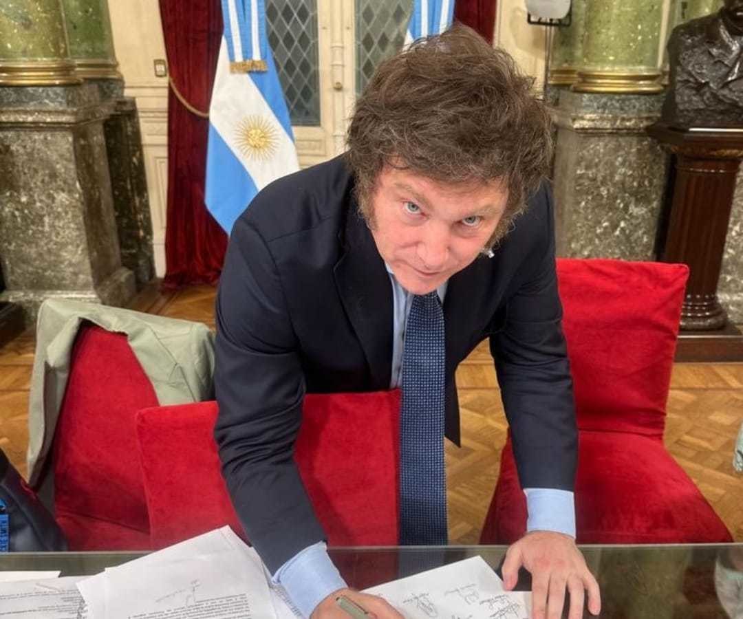 El presidente argentino, Javier Milei, prohibió el uso del lenguaje inclusivo en toda la administración pública del país latinoamericano. (FOTO: @JMilei)