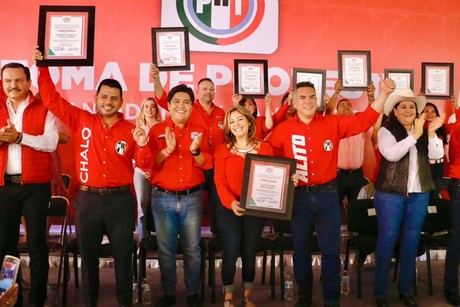 Lucy Meza y candidatos del PRI, reciben constancia como candidatos en Morelos