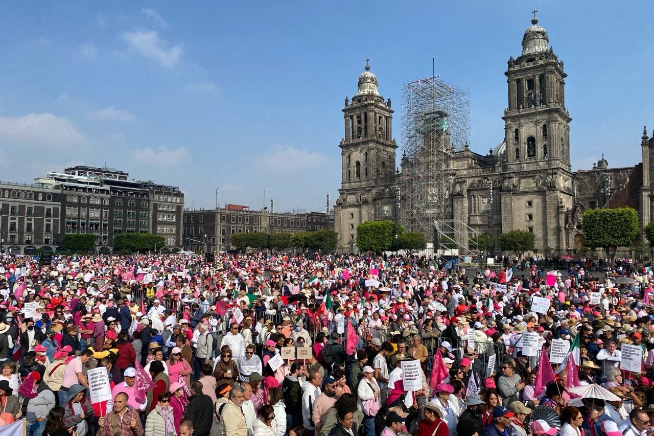 Miles en el Zócalo de la CDMX | Fuente: X @EmilioVallejoRL