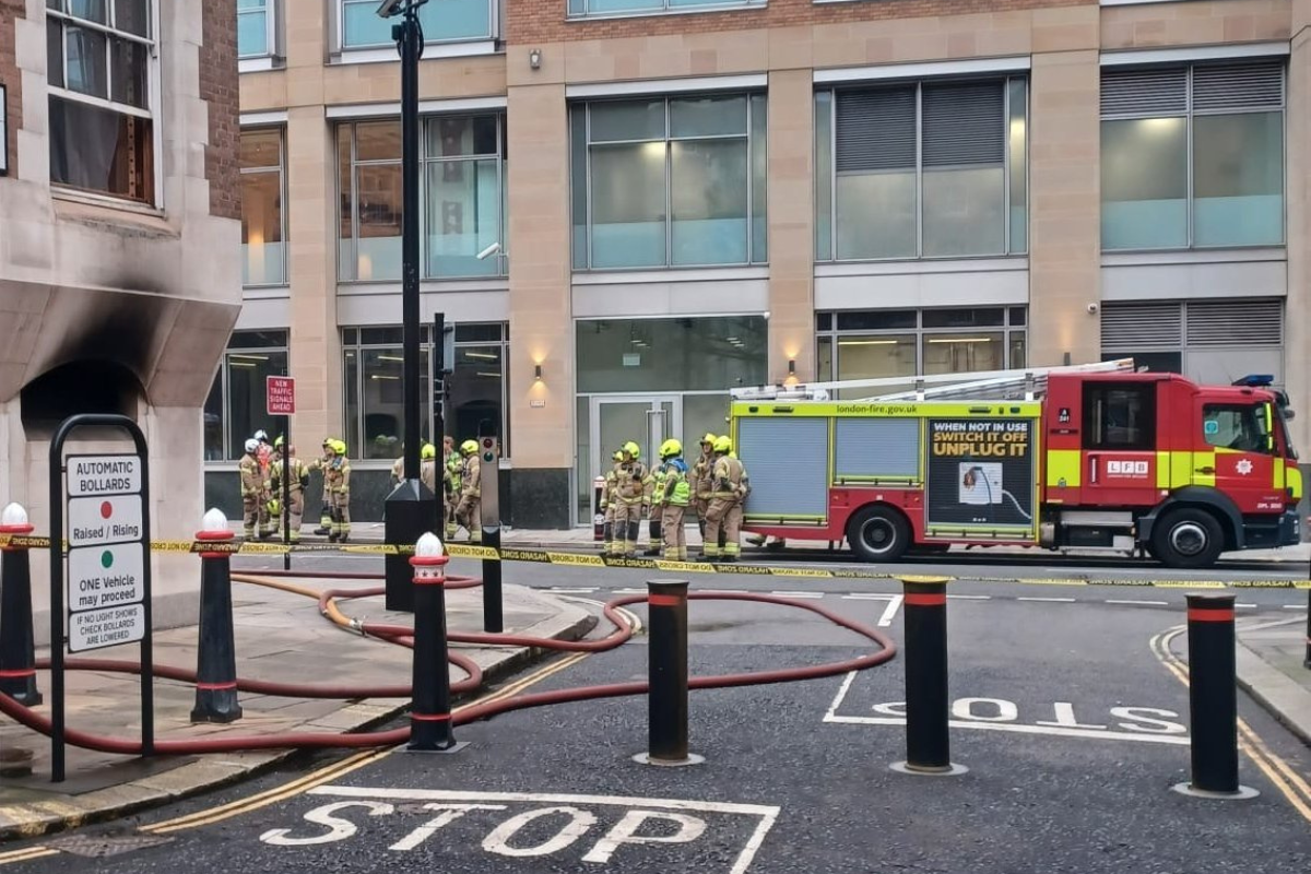 La London Fire Brigade trabajó por casi cuatro horas para poder controlar el incendio del que aún no se saben las causas precisas de su origen. Fuente: X (antes Twitter)/@LondonFire