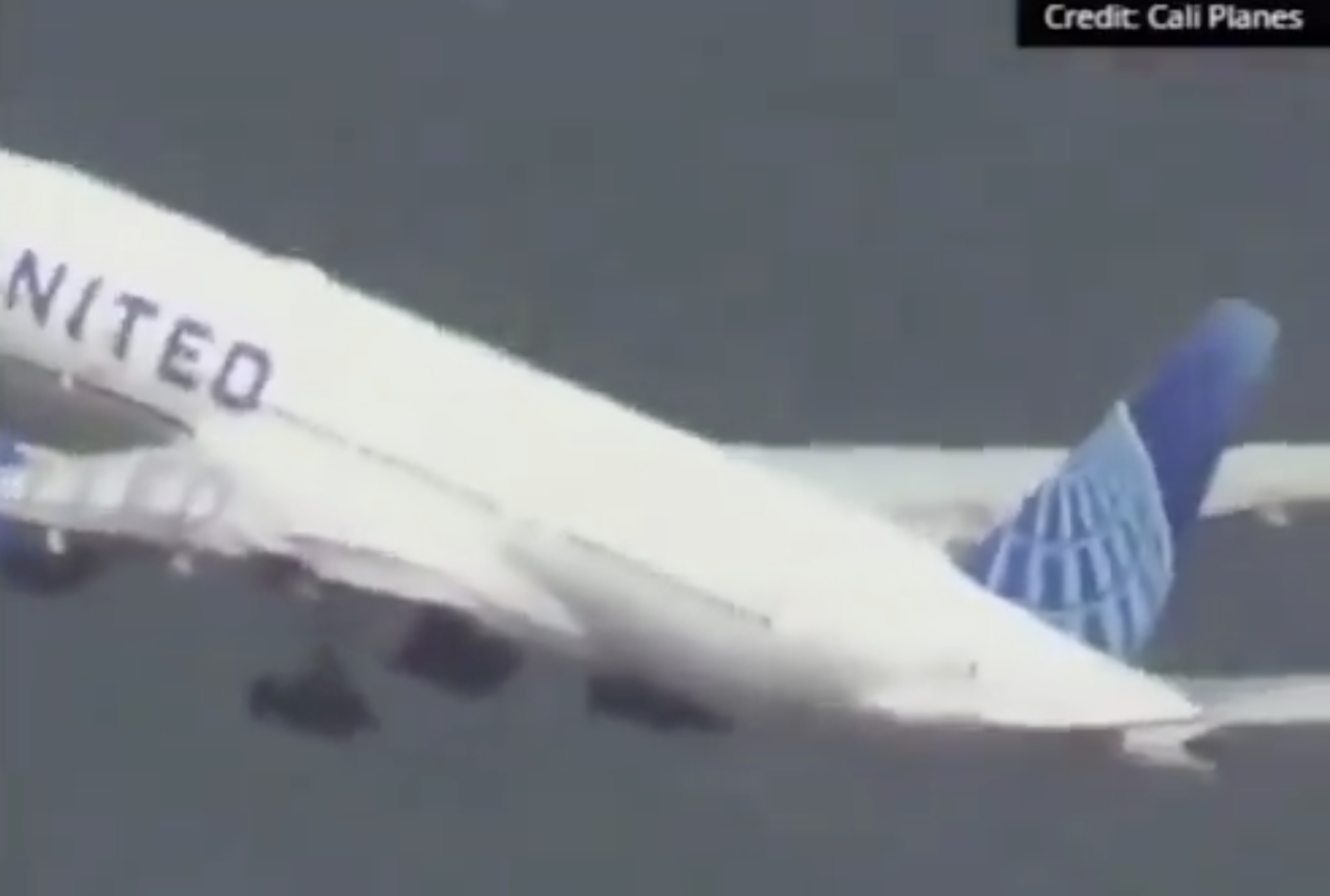 En pleno vuelo se le sale una llanta a un avión de United Airlines. Foto: Especial