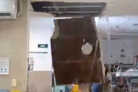 VIDEO: ¡Techo de la sala de urgencias del IMSS de Cancún se derrumba!