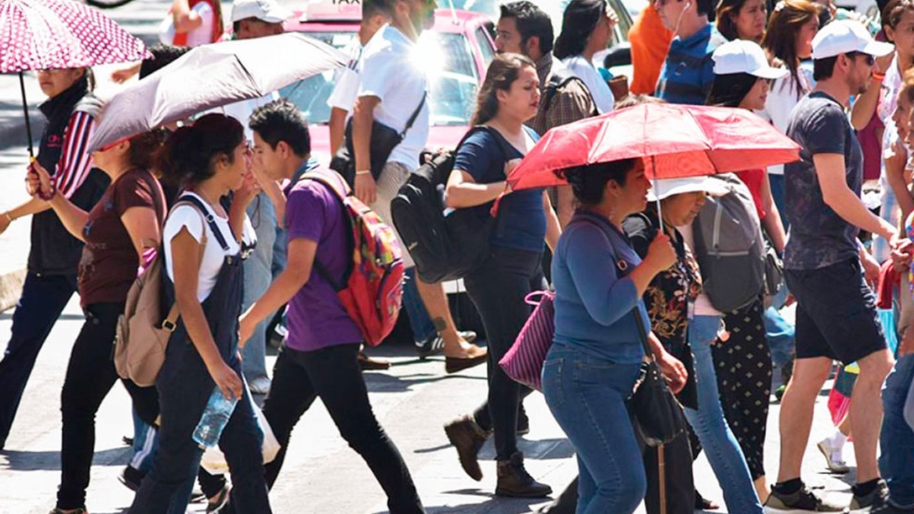 Ciudadanos enfrentan ola de calor en algunos estados de México.Foto: Archivo/Periódico Correo