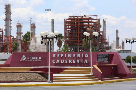 Xóchitl Gálvez, AMLO y Jorge Álvarez Máynez discuten por refinería de Cadereyta