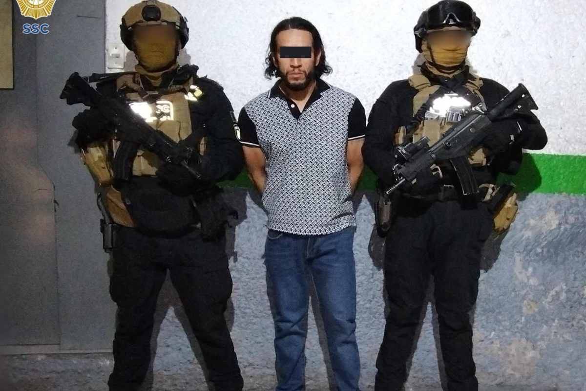 'El Chori' fue detenido en compañía de Emily Getsemaní 'N' y se le aseguraron un arma, más drogas y dinero. Foto: X (antes Twitter)/@PabloVazC