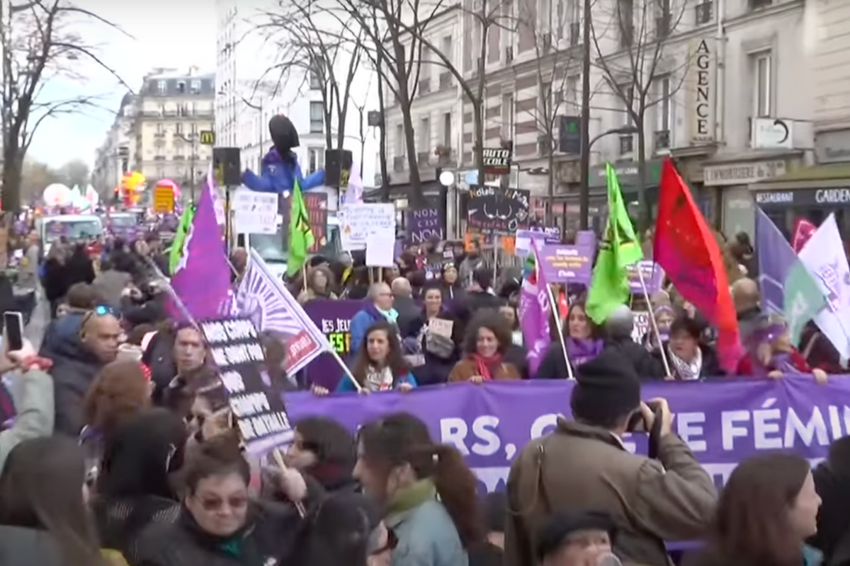 Marcha colectivo Gréve feministe por el día internacional de la mujer. Foto: (Youtube) RTVE Noticias