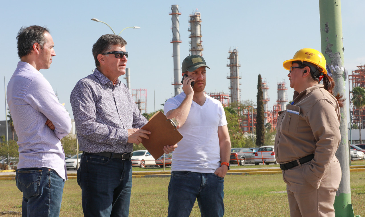 El secretario de Medio Ambiente visita de nuevo la refinería de Cadereyta.Foto: Gobierno de Nuevo León