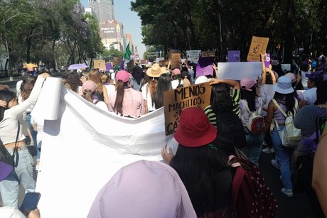 8M: miles de mujeres marchan rumbo al Zócalo de CDMX