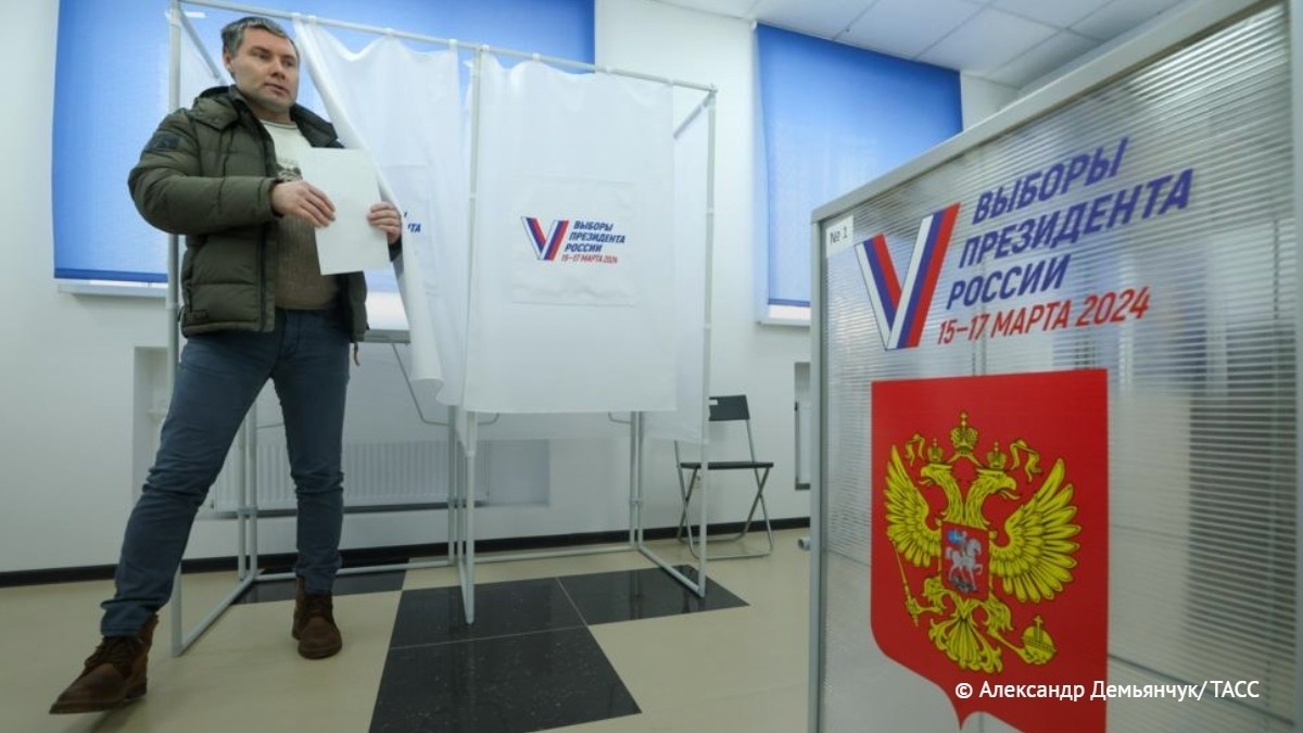 Ciudadanos rusos ejercen su derecho al voto Foto: X @tass_agency
