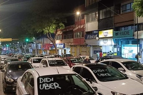 Choferes y usuarios de Didi y Uber se manifiestan masivamente en Chiapas
