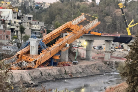 Incidente en Tren Interurbano México-Toluca: cae maquinaria de 800 toneladas