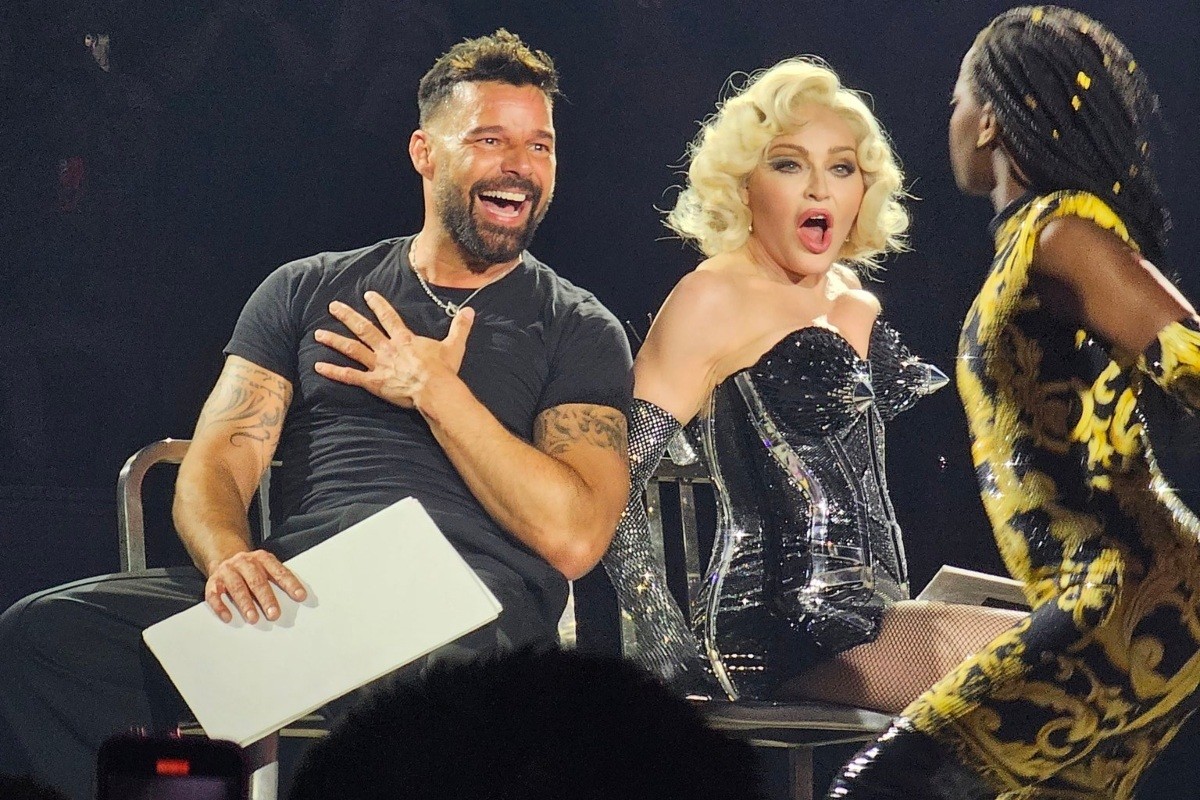 Ricky Martin aparece por sorpresa en concierto de Madonna; tuvieron show  erótico