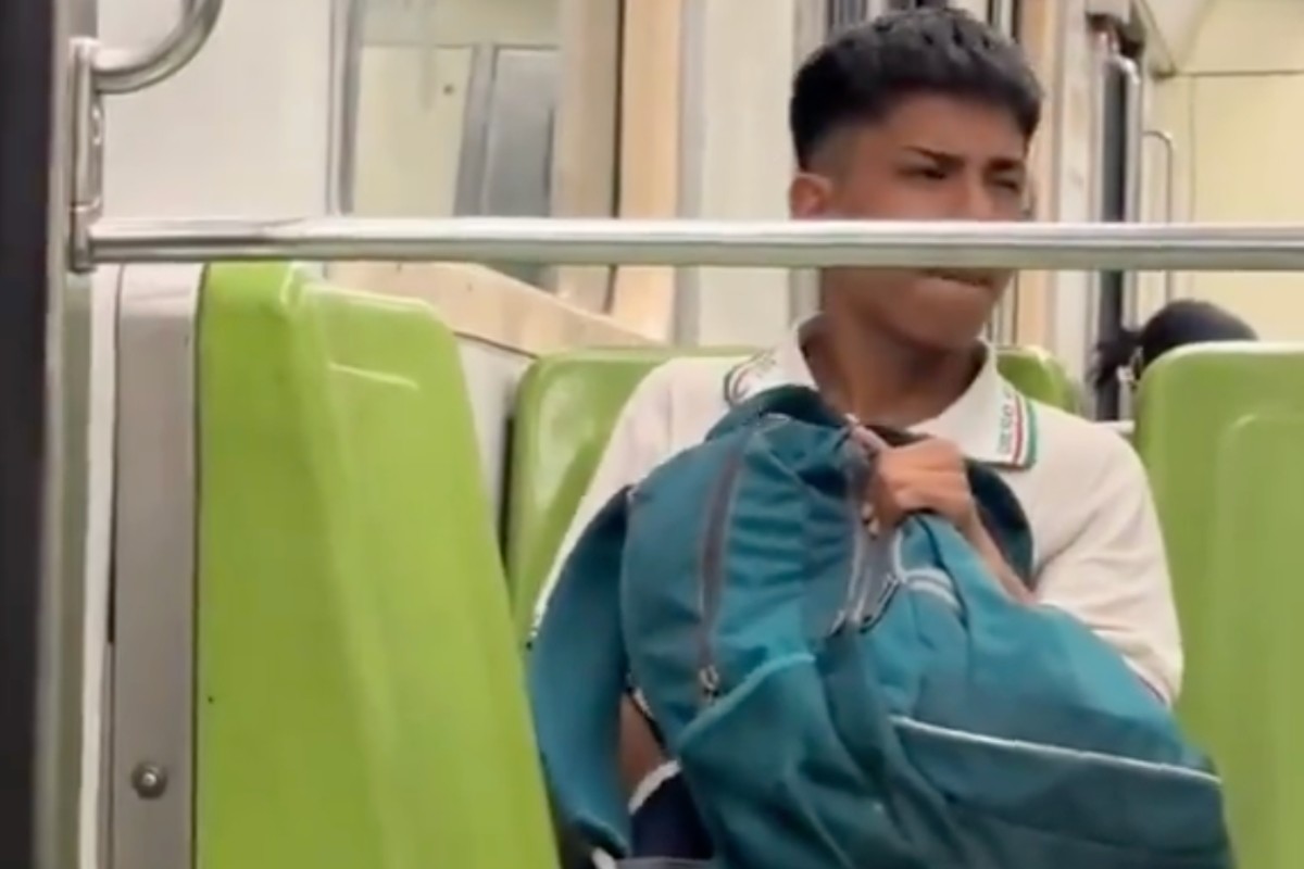 El individuo fue captado por usuarias que se encontraban en el vagón Foto: 'X'(Twitter) @viral_metro