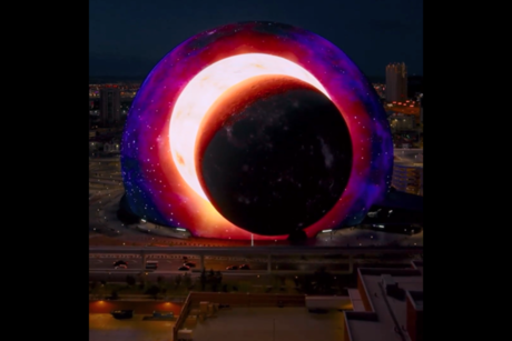 Icónica esfera de Las Vegas proyecta video de #EclipseSolar2024