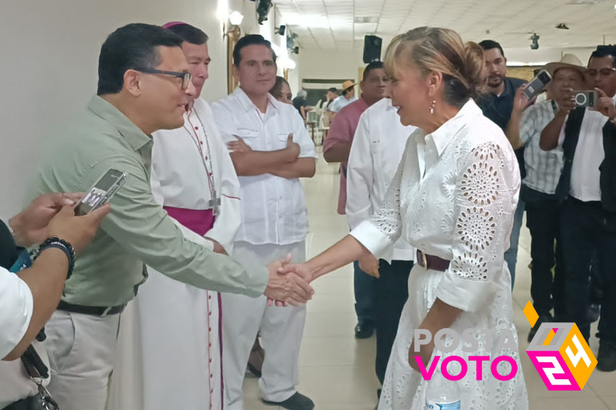 La candidata Lorena de los Santos firma acuerdo por la paz Foto: Armando de la Rosa