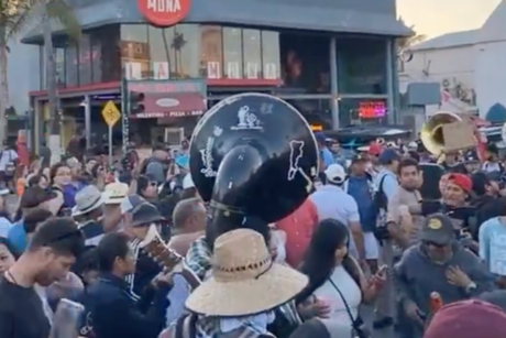 Bandas sinaloenses en Mazatlán 'están en todo su derecho' de protestar: AMLO