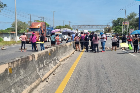 Protesta en carretera Villahermosa-Frontera por falta de energía eléctrica