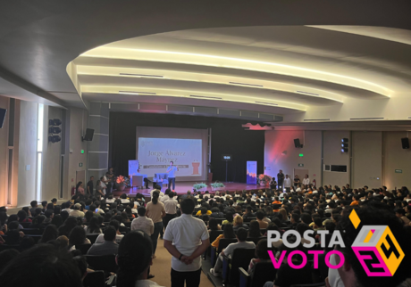 Jorge Máynez se reúne con jóvenes universitarios en Yucatán
