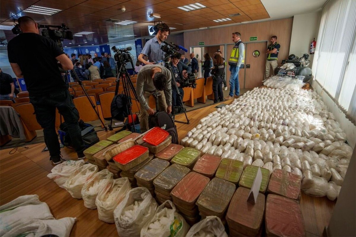 Las autoridades confiscaron 1800 kg de metanfetaminas Foto: 'X'(Twitter) @J_Fdz_Menendez