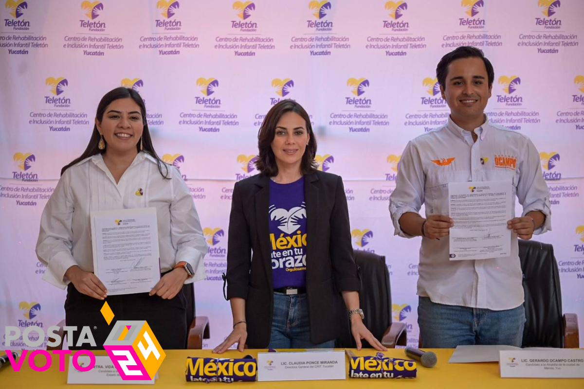 Los candidatos de Movimiento Ciudadano, Vida Gómez y Gerardo Ocampo, mostrando la firma de su compromiso con el CRIT Yucatán. Foto: Patricia Euan