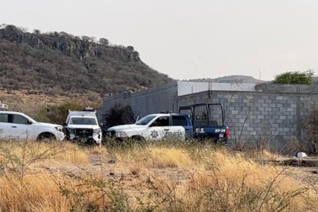 Localizan 18 cuerpos en una fosa clandestina en Guanajuato