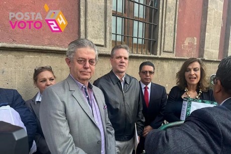 Acude Arturo Castagné a Palacio Nacional con pruebas contra Rocío Nahle