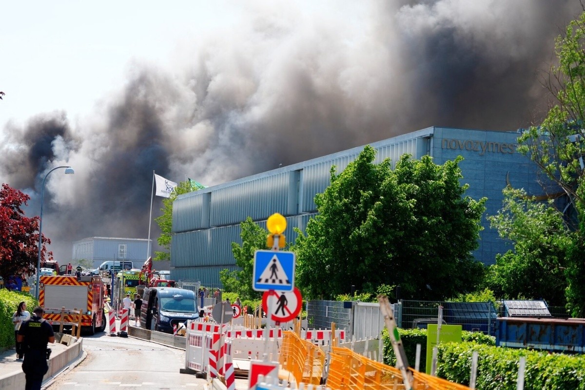 Las oficinas de la farmacéutica quedaron en llamas Foto: 'X'(Twitter) @MarioNawfal