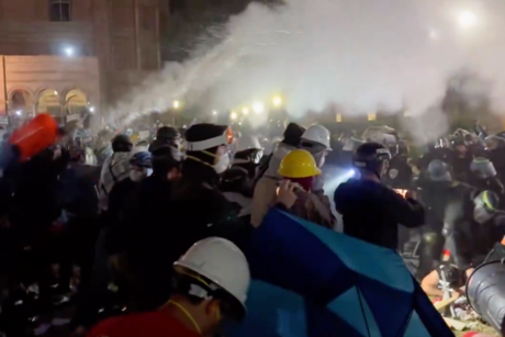 Cerca de 123 estudiantes arrestados en UCLA, EEUU en manifestación propalestina