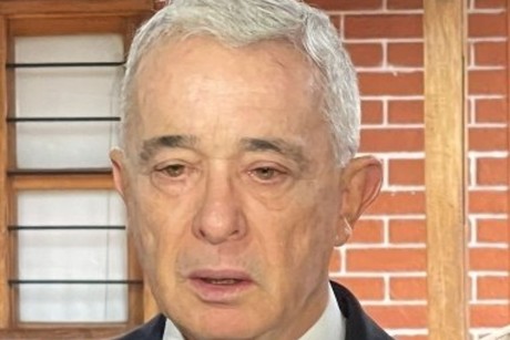 Comienza juicio contra Álvaro Uribe, expresidente de Colombia