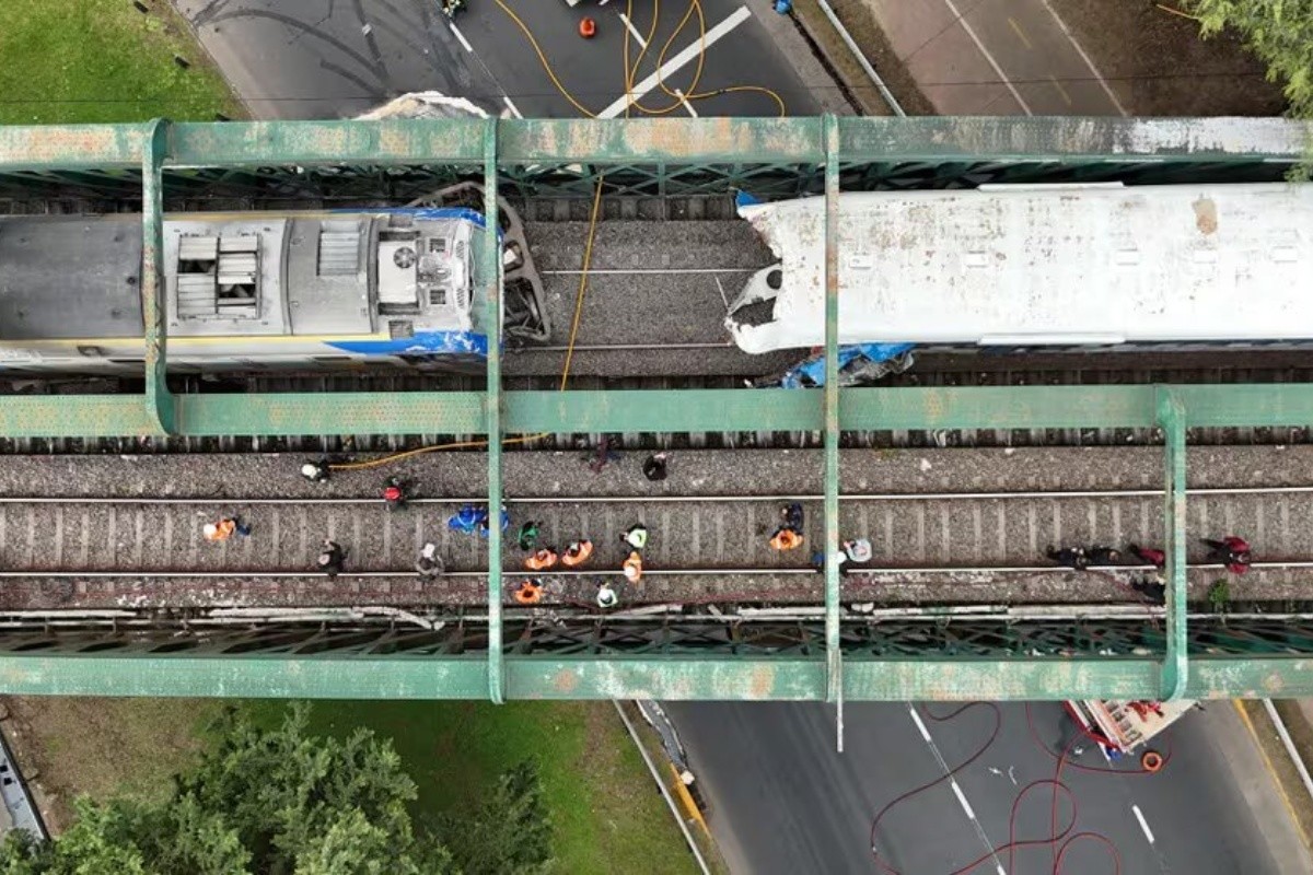 Dos trenes sufrieron un fuerte impacto Foto: 'X'(Twitter) @Guacamaroja
