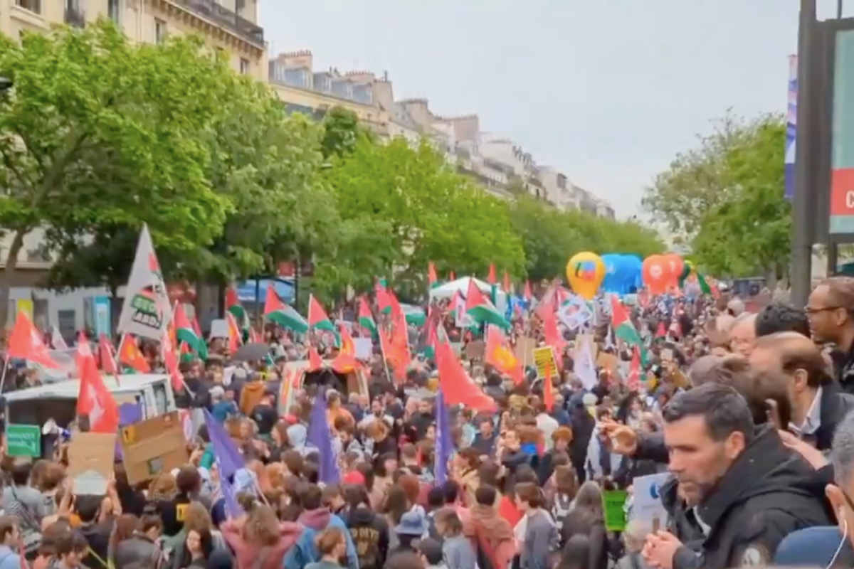 Manifestantes en París por el Día Internacional del Trabajo 2024. Captura de pantalla/@LucAuffret
