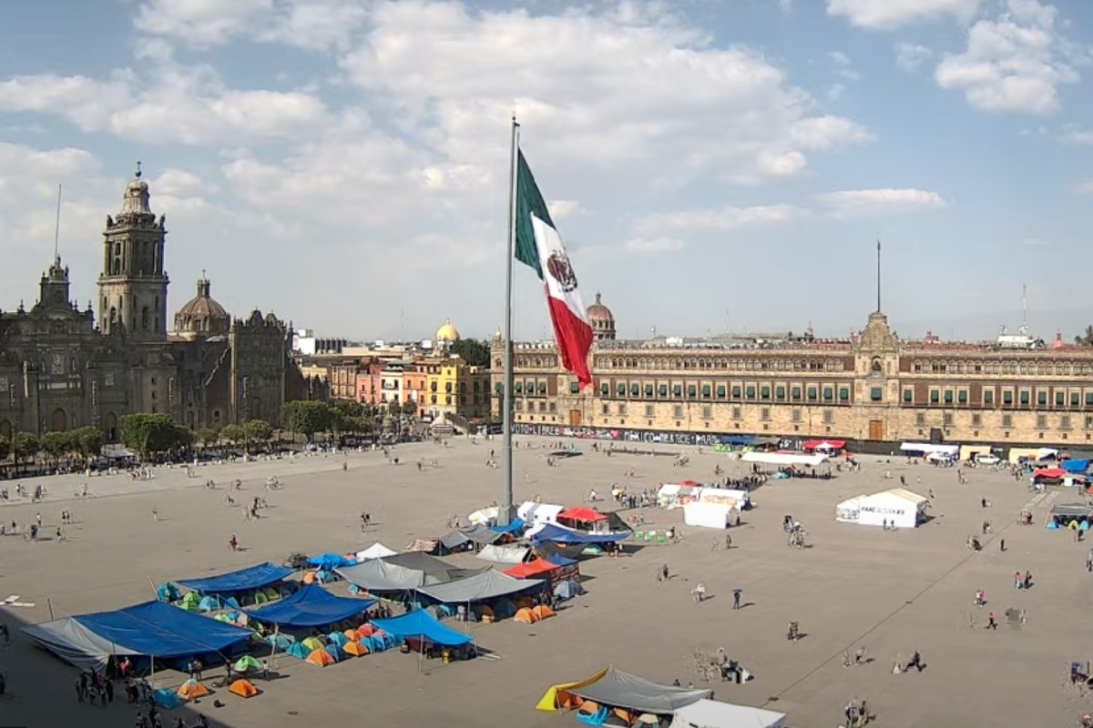 Permanece el plantón de la CNTE en el Zócalo de la CDMX Foto: 'X'(Twitter) @webcamsdemexico