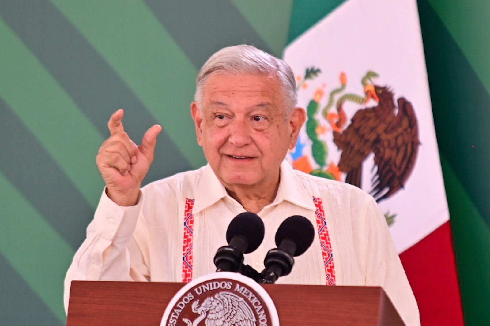 El presidente Andrés Manuel López Obrador reiteró su total respaldo al gobernador Cuitláhuac García Jiménez. Foto: Rosalinda Morales / POSTA