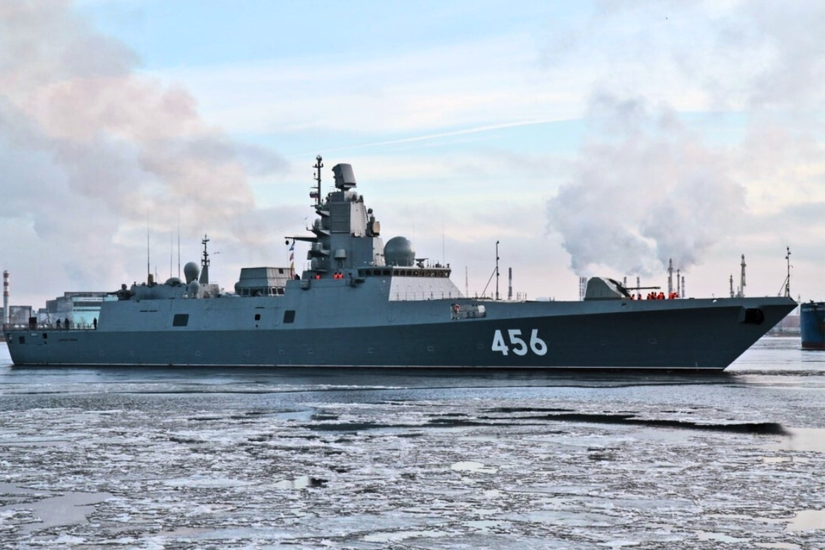Fragata de Rusia flotando sobre aguas marítimas. Foto: Instagram / (@navyofrussia)