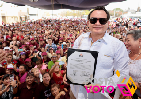 'Huacho' Díaz recibe acta de mayoría y validez como gobernador electo de Yucatán