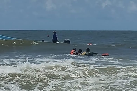 SSP rescata a dos menores que eran arrastrados por el mar en Veracruz