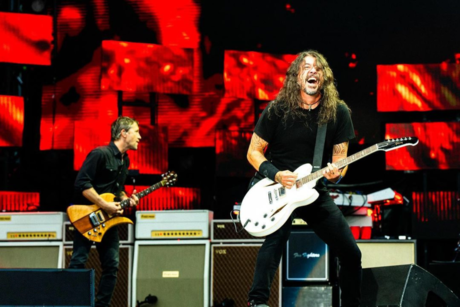 Foo Fighters critican a Taylor Swift: 'Nosotros sí tocamos en vivo' | VIDEO