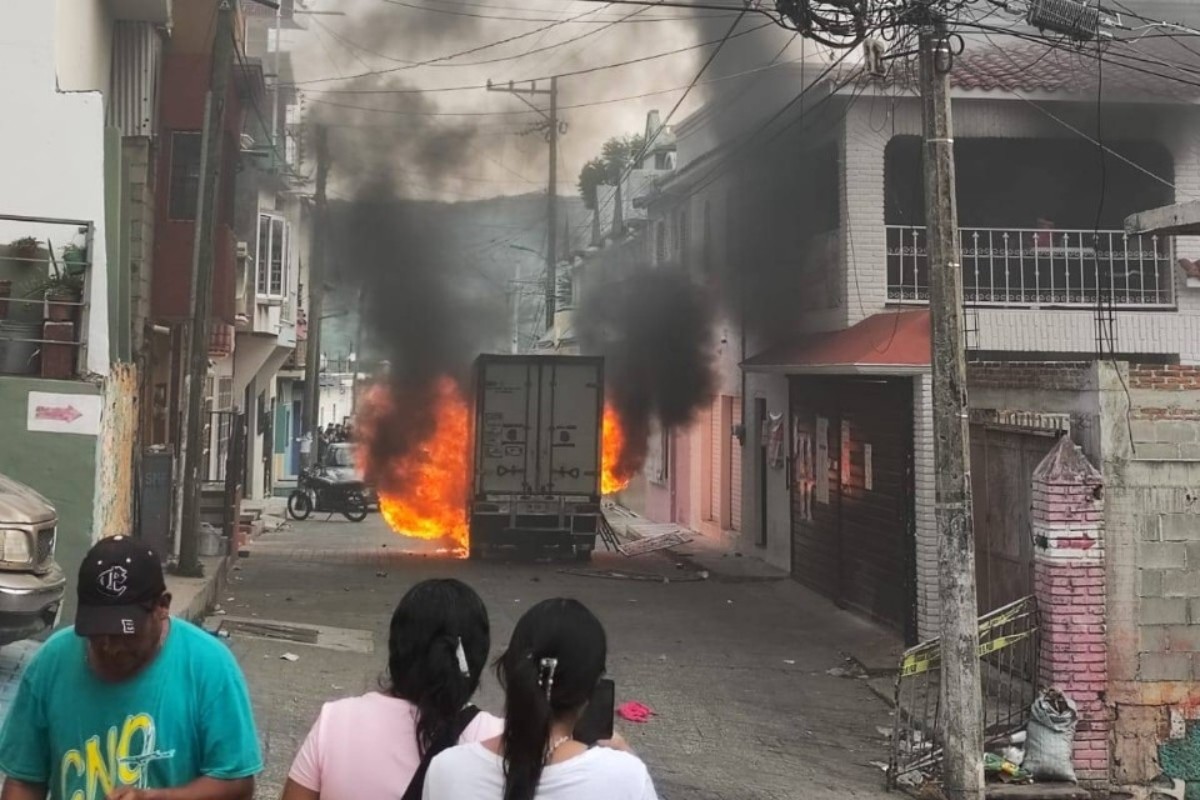 Los enfrentamientos provocaron incendios en algunos inmuebles Fotos: Redes sociales