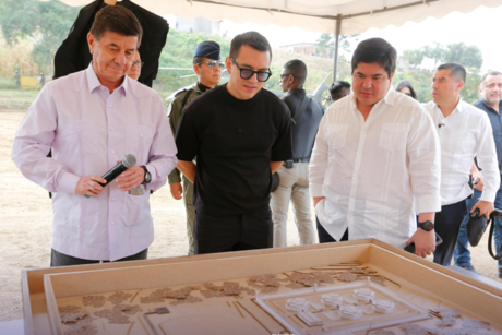 Presidente de Ecuador sigue modelo de Bukele: inicia construcción de megacárcel