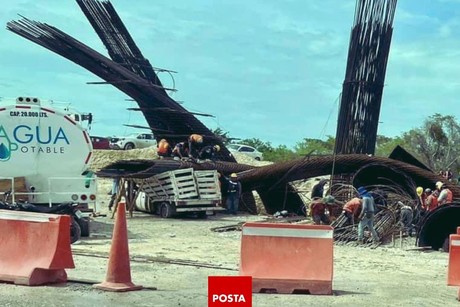 Columnas del puente del Tren Maya colapsan por lluvias en Chetumal