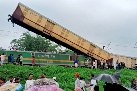 Choque de Trenes en la India: al menos 15 muertos y más de 50 heridos
