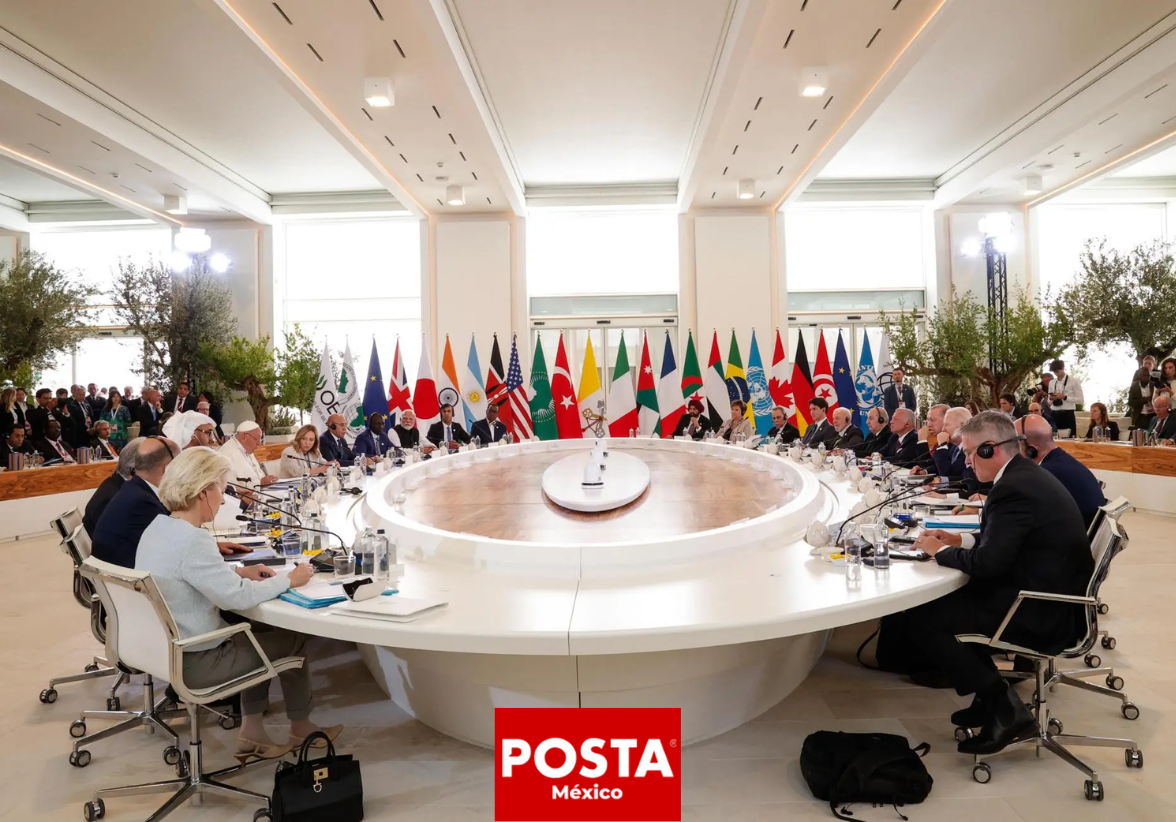 El Papa Francisco participa en una mesa redonda con líderes del G7 y líderes estatales en el segundo día de la cumbre del G7, en Borgo Egnazia, Italia. Es el primer Papa que participa en una Cumbre del G7. Foto: EFE